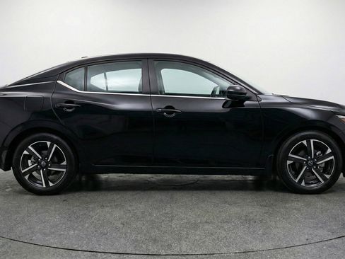 Used 2025 Nissan Sentra SV FWD image 11
