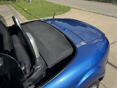 Used 2006 MAZDA MX-5 Miata Sport w/ Appearance Pkg RWD image 17