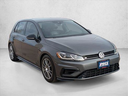 Used 2018 Volkswagen Golf 4-Door image 3