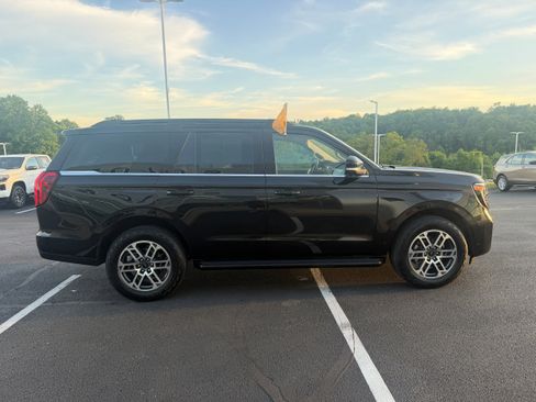 Certified 2025 Ford Expedition Active AWD/4WD image 5