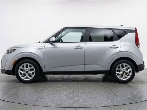Used 2025 Kia Soul LX w/ LX Technology Package FWD image 5
