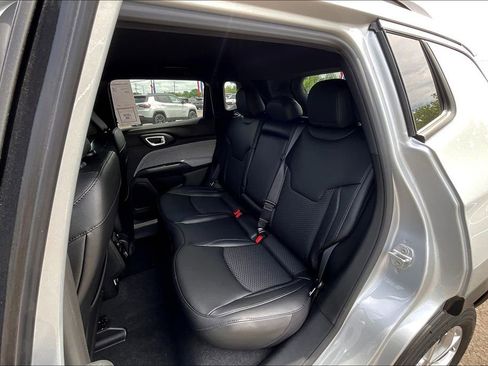 New 2024 Jeep Compass Latitude image 10