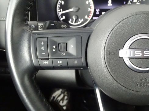 Used 2024 Nissan Pathfinder SV image 17