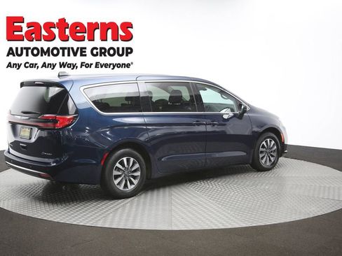 Used 2023 Chrysler Pacifica Touring-L FWD image 44