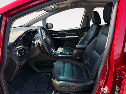 Used 2023 Chevrolet Bolt LT w/ Infotainment Package FWD image 10