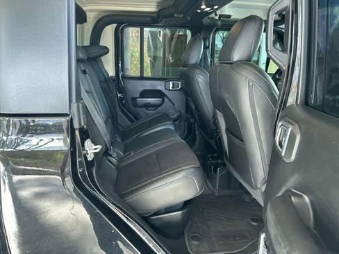 Used 2023 Jeep Gladiator Sport image 28
