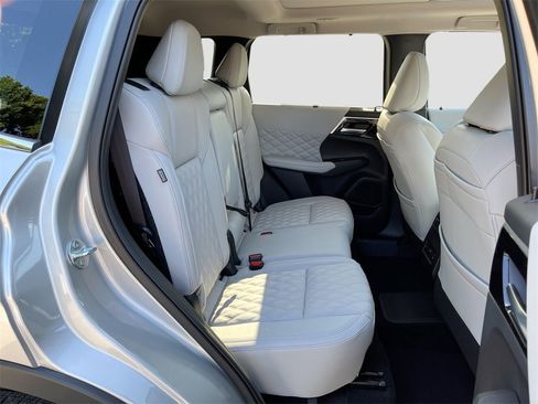 New 2025 Mitsubishi Outlander SEL image 30