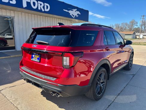 Used 2025 Ford Explorer ST AWD/4WD image 3