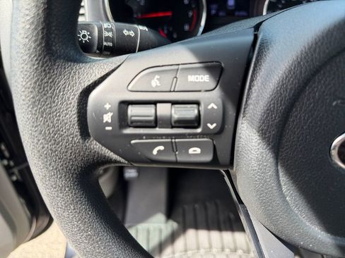 Used 2019 Kia Sedona LX FWD image 30