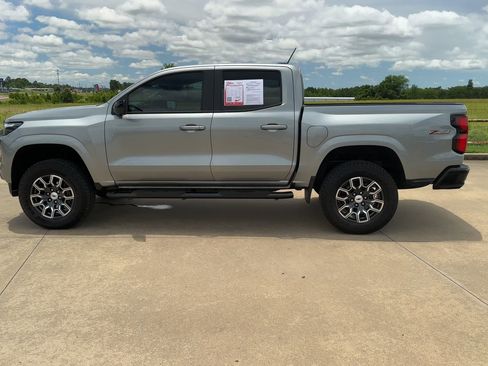 Used 2024 Chevrolet Colorado Z71 w/ Z71 Convenience Package 2 image 5