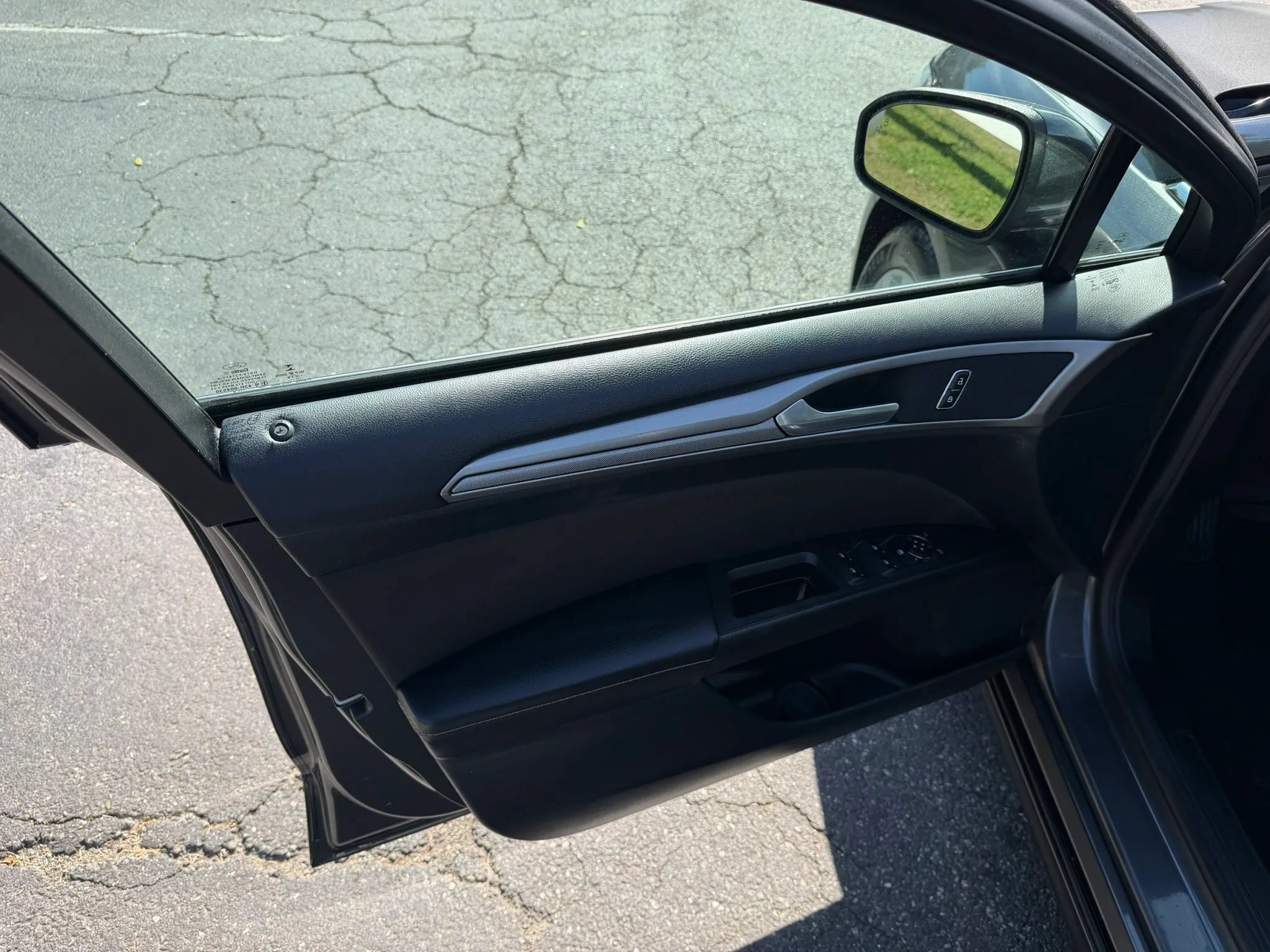 Used 2019 Ford Fusion SE FWD image 31