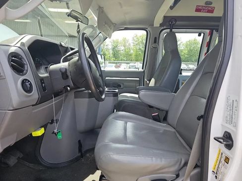 Used 2014 Ford E-250 and Econoline 250 Extended w/ Power Group RWD image 3