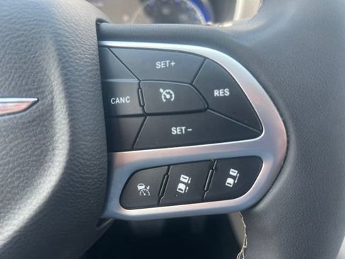 Used 2023 Chrysler Pacifica Touring-L FWD image 20