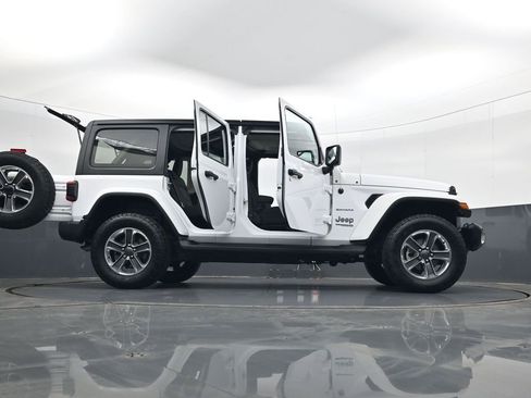 Used 2022 Jeep Wrangler Unlimited Sahara w/ Dual Top Group image 33