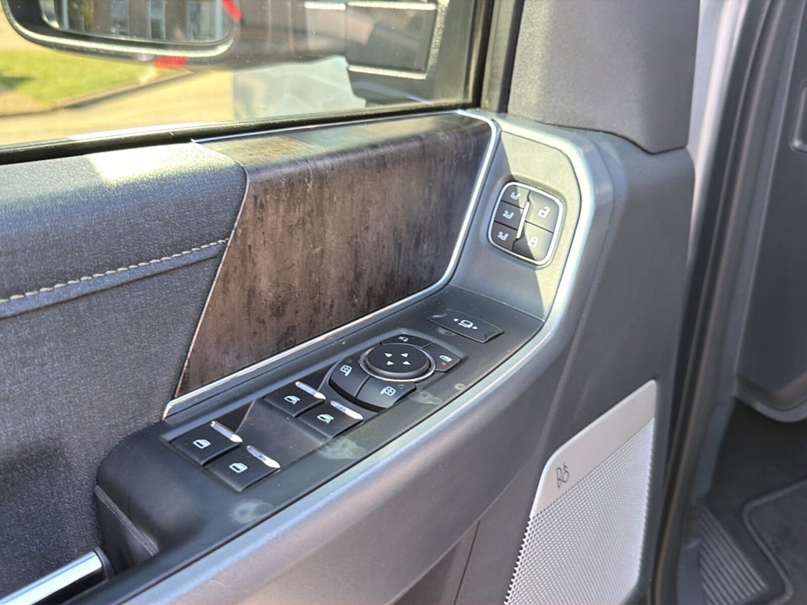 Used 2024 Ford F250 Lariat w/ Sport Appearance Package AWD/4WD image 33