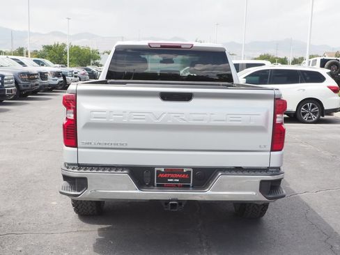 Used 2022 Chevrolet Silverado 1500 LT AWD/4WD image 6