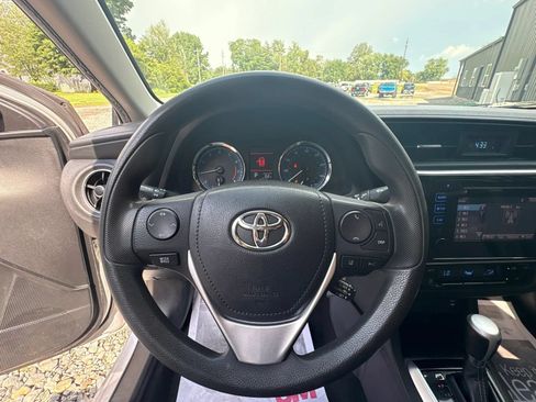 Used 2019 Toyota Corolla LE FWD image 13