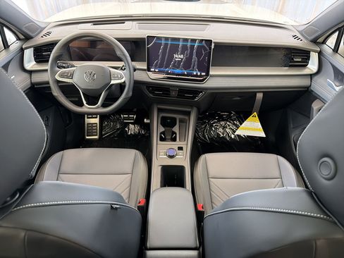 New 2026 Volkswagen Tiguan SE R-Line FWD image 17