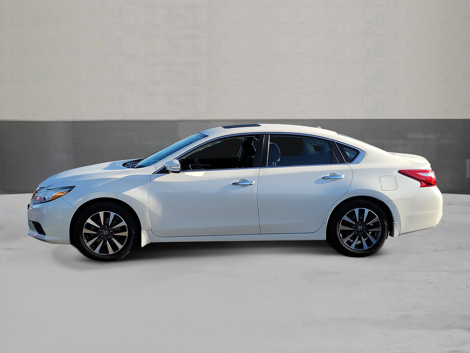 Used 2016 Nissan Altima 2.5 SV w/ Convenience Package FWD image 3
