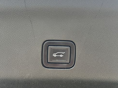 Used 2022 Cadillac Escalade Premium Luxury RWD image 11