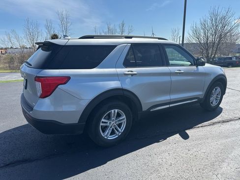 Used 2020 Ford Explorer XLT w/ Equipment Group 202A AWD/4WD image 3