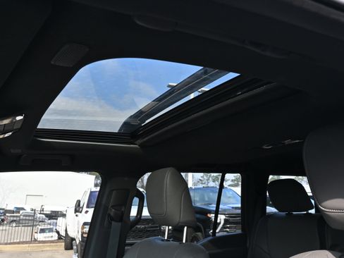 Used 2025 Lexus GX 550 w/ Accessory Package (2T) image 9