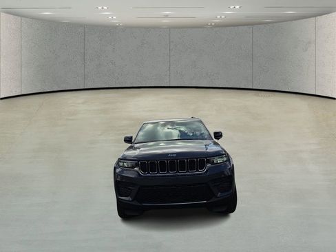 New 2026 Jeep Grand Cherokee Laredo X image 2