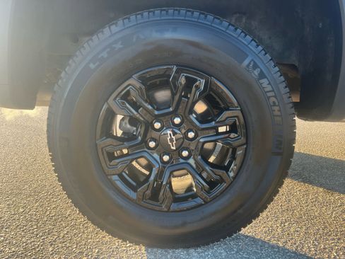 Used 2023 Chevrolet Silverado 1500 ZR2 w/ Technology Package image 33