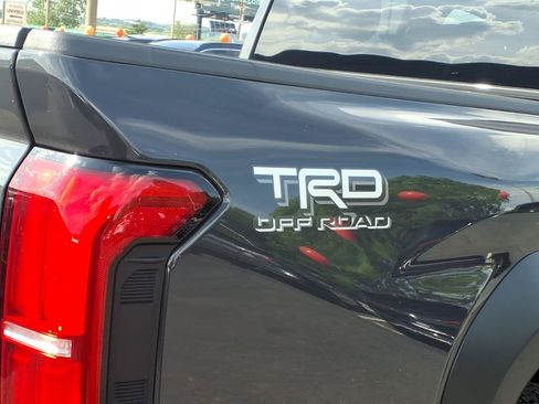 Certified 2024 Toyota Tacoma TRD Off-Road AWD/4WD image 7