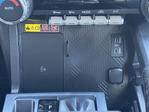 Used 2025 Toyota Tacoma SR5 AWD/4WD image 34