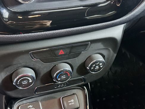 Used 2018 Jeep Compass Altitude image 23