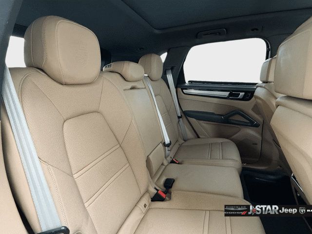 Used 2023 Porsche Cayenne Platinum Edition AWD/4WD image 24