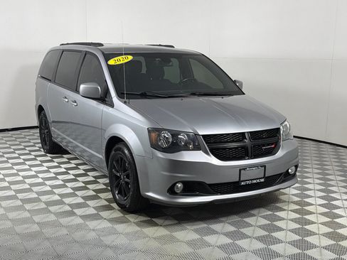 Used 2020 Dodge Grand Caravan SE FWD image 3