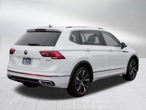 Certified 2024 Volkswagen Tiguan SEL R-Line image 7