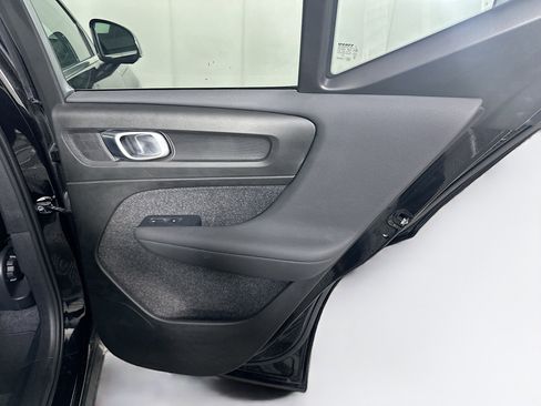 Used 2025 Volvo XC40 B5 Core image 31