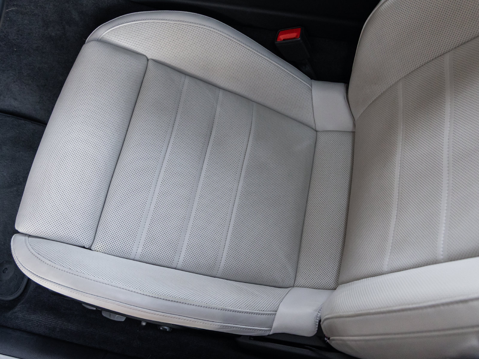 Certified 2024 Porsche Panamera RWD image 24