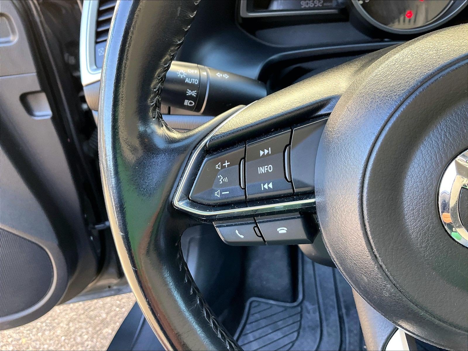 Used 2017 MAZDA MAZDA3 Touring FWD image 18