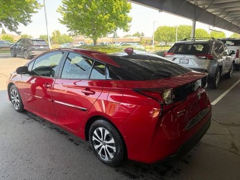Used 2022 Toyota Prius XLE AWD/4WD image 16