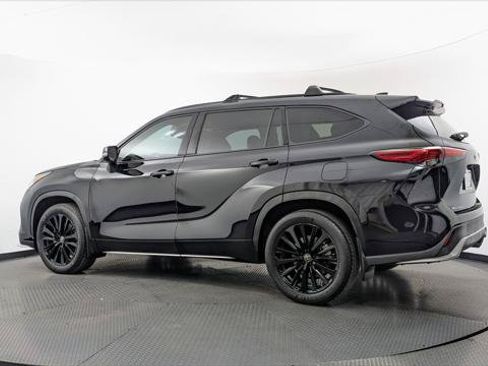 Used 2023 Toyota Highlander XSE FWD image 6
