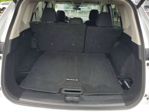Used 2025 Nissan Rogue SV FWD image 25