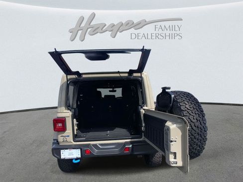 Used 2022 Jeep Wrangler Unlimited Rubicon image 32