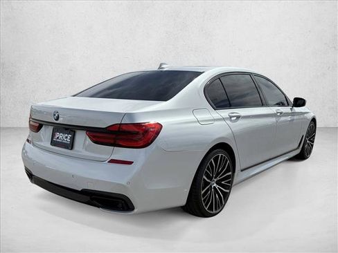 Used 2019 BMW 740i w/ M Sport Package RWD image 5