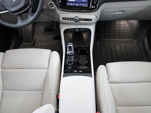 New 2026 Volvo XC40 B5 Ultra w/ Protection Package Premier image 31