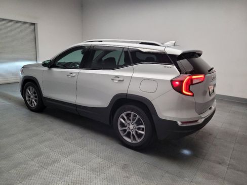 Used 2022 GMC Terrain SLT w/ Infotainment Package II FWD image 3