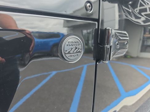 Used 2023 Jeep Gladiator Sport AWD/4WD image 12