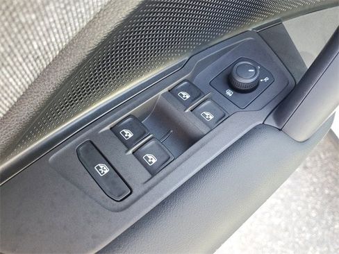 Certified 2025 Volkswagen Tiguan S image 13