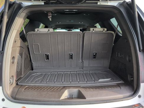 Certified 2024 GMC Yukon SLT w/ SLT Luxury Package image 5