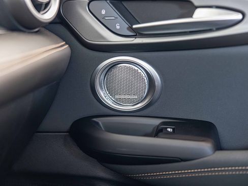 New 2025 Alfa Romeo Tonale w/ Premium Package image 32