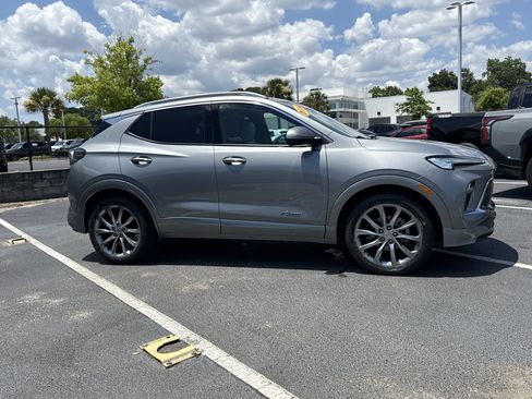 Used 2024 Buick Encore GX Avenir w/ Avenir Convenience Package FWD image 19