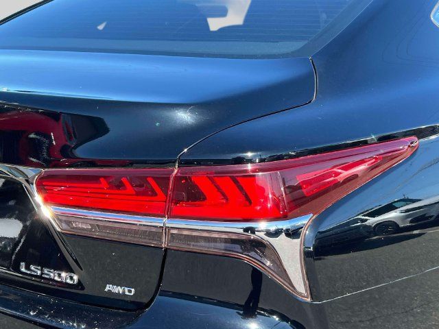 Used 2018 Lexus LS 500 F Sport w/ Accessory Package (Z1) AWD/4WD image 16